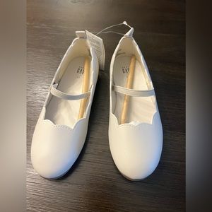 NWT GAP Toddler Scallop Ballet Slipper, size 11